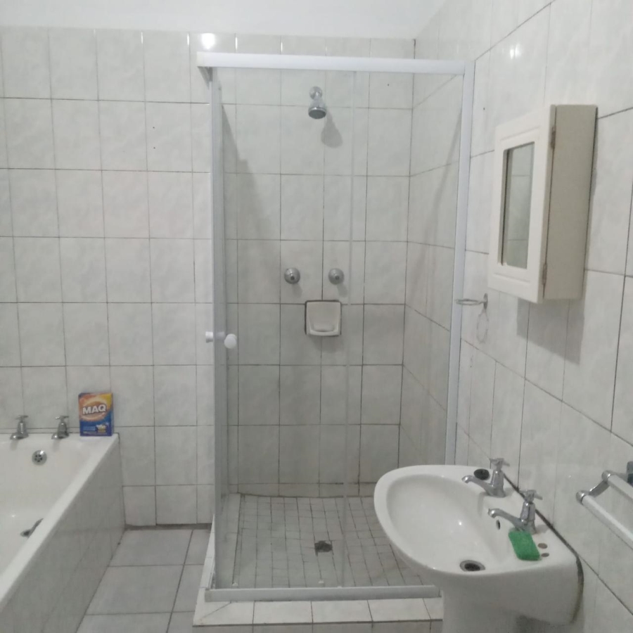 To Let 1 Bedroom Property for Rent in Quigney Eastern Cape